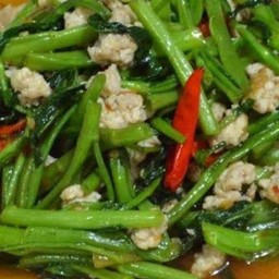 ผัดผักบุ้งหมูสับและข้าว