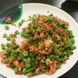 กระเพราหมูสับถั่วหั่นไม่ไข่ดาว