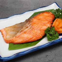ปลาแซลมอนย่างเกลือ Salmon Shioyaki