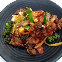 ผัดพริกแกงเนื้อ-ไก่บ้าน-หมูสามชั้น-กบ