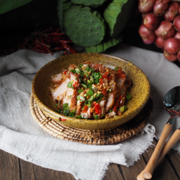 คอหมูทอดพริกเกลือ