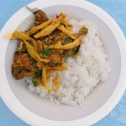 ผัดพริกแกง