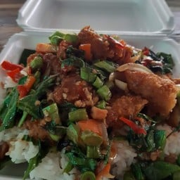 ข้าวผัดกะเพราไก่กรอบ