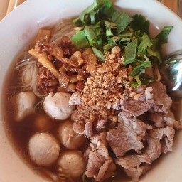ยำทั้งคืนbyหมูนิว ตรงข้ามปั๊มปตท.ทุ่งสว่าง