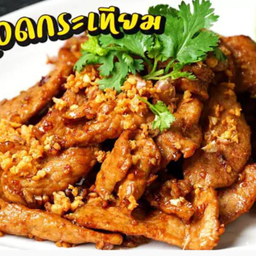 ไก่ผัดกระเทียมพริกไทยเป็นกับข้าว