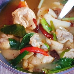 ต้มแซ่บไก่