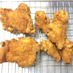 สะโพกและน่องเล็ก กรอบนอกนุ่มใน ฉ่ำๆ สำหรับ 2-3 ท่าน (มีข้าวเหนียว2ห่อ)