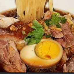 ก๋วยเตี๋ยวขาหมู