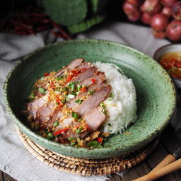 ข้าวหมูย่างพริกเกลือ