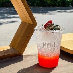 สตรอว์เบอร์รี่เลม่อนโซดา