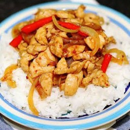 ผัดพริกเผาไก่ราดข้าว