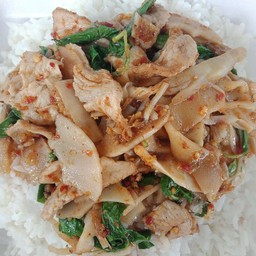 พริกแกงหมูหน่อไม้ดอง