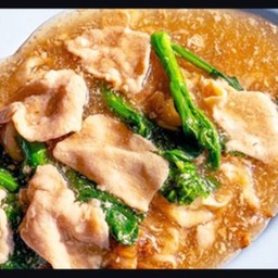 ราดหน้าหมูหมัก