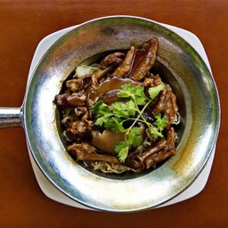 ขาห่านอบบะหมี่