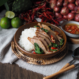 ข้าวกะเพราหมูย่าง