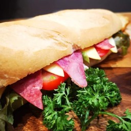 Sandwiches hams+cheese