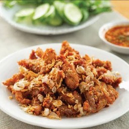 ข้าวหมูทอดกระเทียม กรอบ