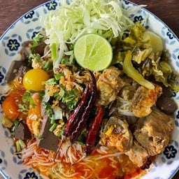 ขนมจีนน้ำเงี้ยวเข้มข้น คุณโอ๋