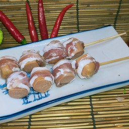 ไส้กรอกหมูรมควันพันสามชั้น