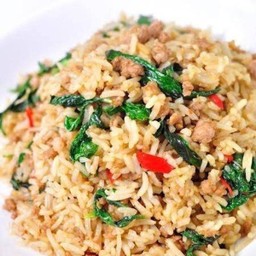 ข้าวคลุกกะเพราหมู