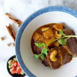 ข้าวหน้ามัสมั่นแก้มวัวตุ๋น