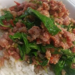 ข้าวกะเพราแหนมย่าง