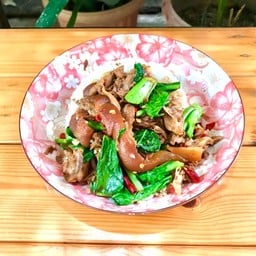 ข้าวผัดคะน้าขาหมู