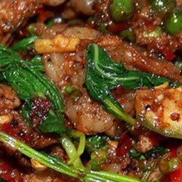 ผัดเผ็ดเนื้อ