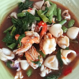 กระเพรากุ้ง+ปลาหมึก(เป็นกับ)