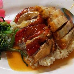 ข้าวหน้าเป็ดย่าง+หมูกรอบ