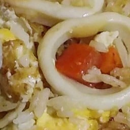ข้าวผัดปลาหมึก