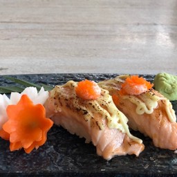 ซูชิแซลมอนเบิร์น&มายองเนส1คำ