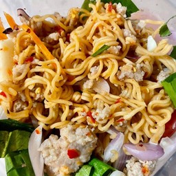 ยำมาม่าหมูสับ