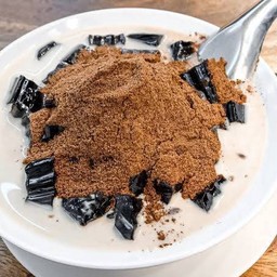 เฉาก๊วยนมสด น้ำตาลทรายแดง