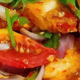 ยำไข่ดาวกรอบ