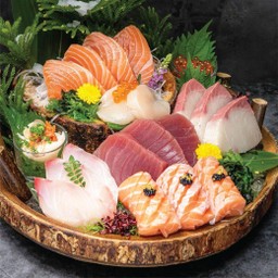 Ocean's 8 Premium Sashimi Set
