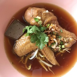 เกาเหลาไก่ตุ๋น  (น่องตุ๋น + ปีกตุ๋น)