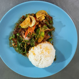 ผัดเผ็ดหมูกรอบ