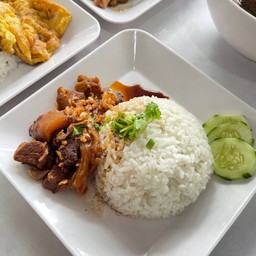 ข้าวหน้าเนื้อตุ๋น