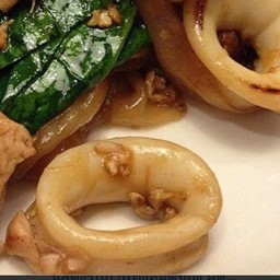 ผัดซีอิ้วปลาหมึก