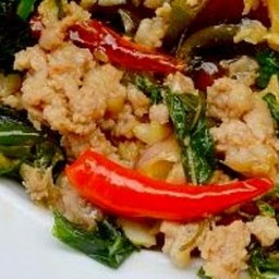 กระเพราไข่เยี่ยวม้า