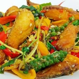 ข้าวปลานิลแกะผัดฉ่า+ไข่