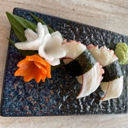 ซูชิหมึกยักษ์