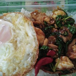 ผัดกะเพราทะเลราดข้าว