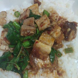 พริกแกงหมูกรอบ