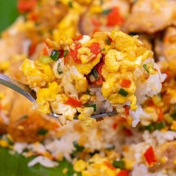 ข้าวไข่คั่วพริกเกลือ