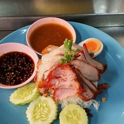 ข้าวหมูกรอบหมูแดง