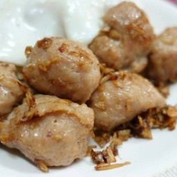 ข้าวหมูเด้งกระเทียมพริกไทย+ไข่