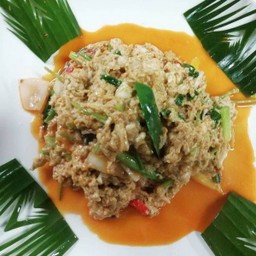 เนื้อปูผัดผงกะหรี่ Stir-fried curry powder with crab meat