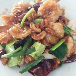 กุ้งผัดเม็ดมะม่วง